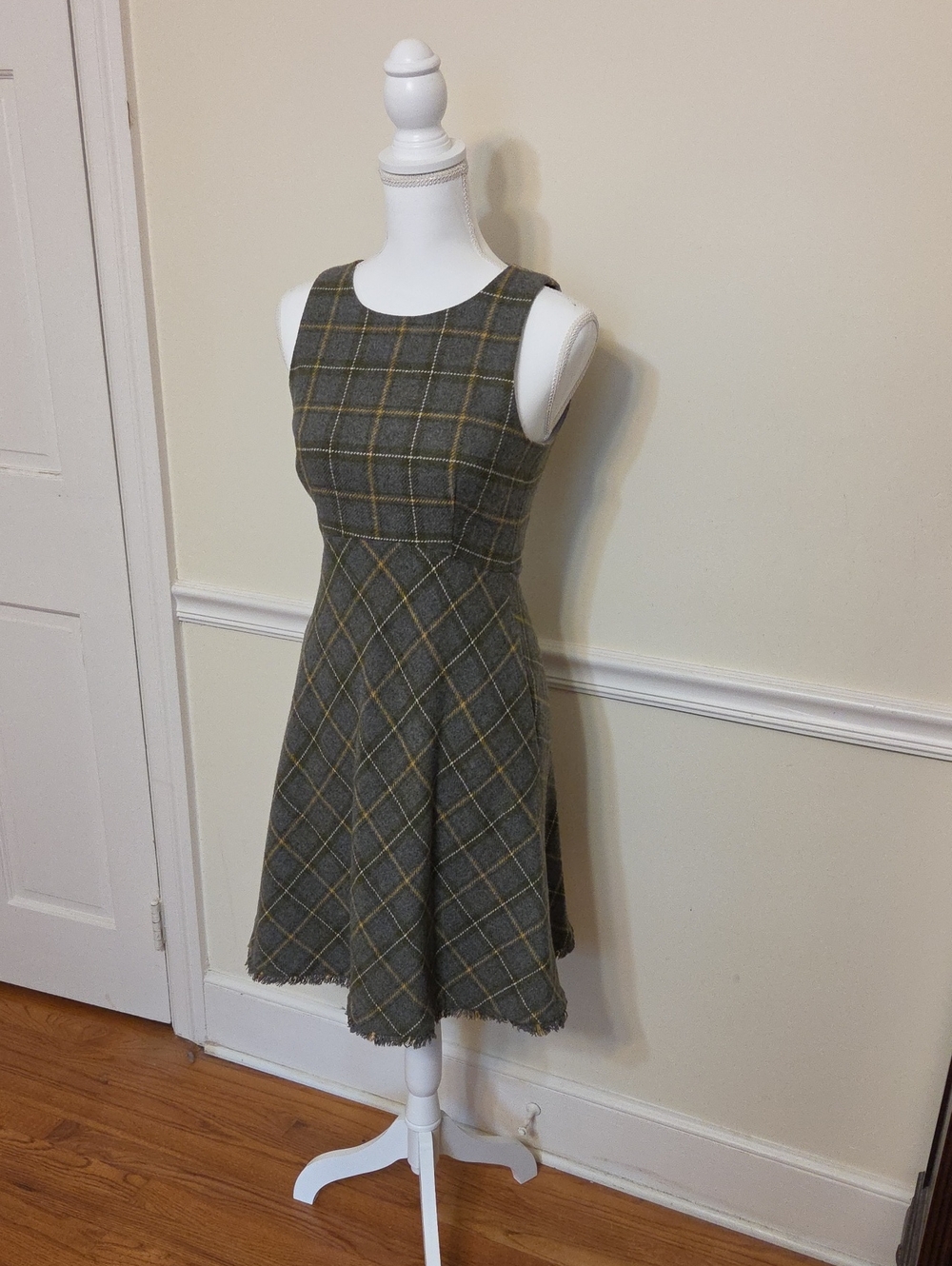 Banana Republic Gray Plaid Sleeveless Midi Dress
